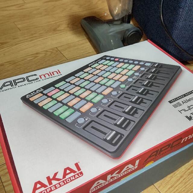 未使用 Akai Professional 小型 USB MIDIコントローラー 3