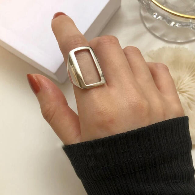 ZARA(ザラ)の再販★ ビッグ スクエア シルバー 925 リング レディースのアクセサリー(リング(指輪))の商品写真