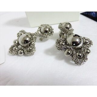 TOGA - 新品 TOGA PULLA Clover earrings シルバー トーガの通販