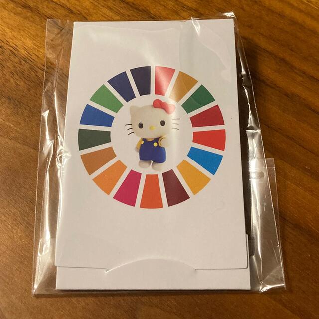 サンリオ(サンリオ)のハローキティ　SDGs　国連公式ラペルピン　バッジ エンタメ/ホビーのアニメグッズ(バッジ/ピンバッジ)の商品写真
