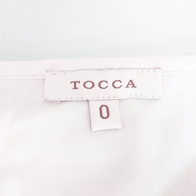 TOCCA(トッカ)のトッカ ブラウス 半袖 クルーネック 比翼 ボタン開き タック ピンク 0 レディースのトップス(シャツ/ブラウス(半袖/袖なし))の商品写真