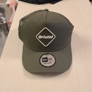 エフシーアールビー(F.C.R.B.)のfcrb newera 9forty cap　カーキ色(キャップ)