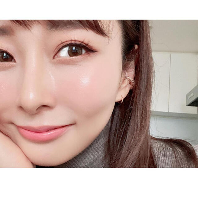 FENDI レッドストーンイヤーカフ-