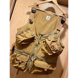 ジーアールエヌ(grn)のgrn outdoor    TEBURA VEST ベージュ(ベスト)