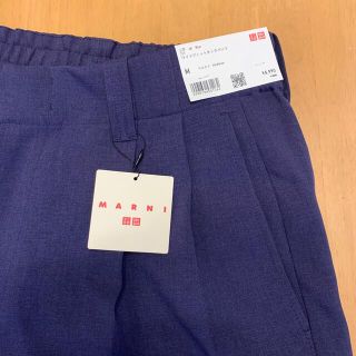 ユニクロ(UNIQLO)のマルニ　UNIQLO ワイドフィットタックパンツ　M(スラックス)