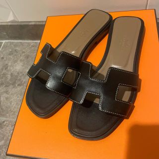 エルメス(Hermes)のHERMES オラン 35.5 ブラック(サンダル)