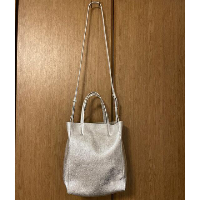 ZARA - 【完売品】ZARAザラ ミディレザートートバッグの通販 by roco's