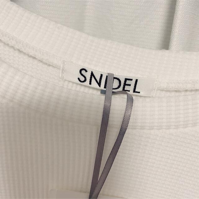 SNIDEL(スナイデル)の新品　スナイデル　パフスリーブワッフルトップス　ホワイト レディースのトップス(カットソー(長袖/七分))の商品写真