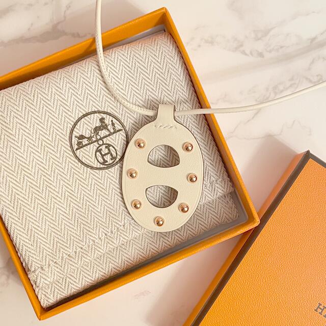 Hermes(エルメス)のエルメス シェーヌダンクル レザー ペンダントPM レディースのアクセサリー(ネックレス)の商品写真