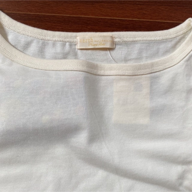 earth music & ecology(アースミュージックアンドエコロジー)の新品ボートネックTシャツ  & おまけTシャツ　2枚セット レディースのトップス(Tシャツ(半袖/袖なし))の商品写真