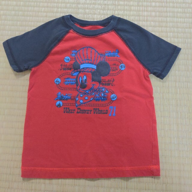 Disney(ディズニー)のミッキーのTシャツ　100サイズ キッズ/ベビー/マタニティのキッズ服男の子用(90cm~)(Tシャツ/カットソー)の商品写真