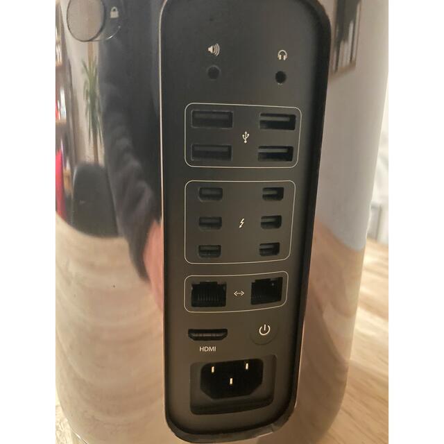 Apple(アップル)のMac Pro 2013 6コア3.5GHz メモリ32GB SSD 256GB スマホ/家電/カメラのPC/タブレット(デスクトップ型PC)の商品写真