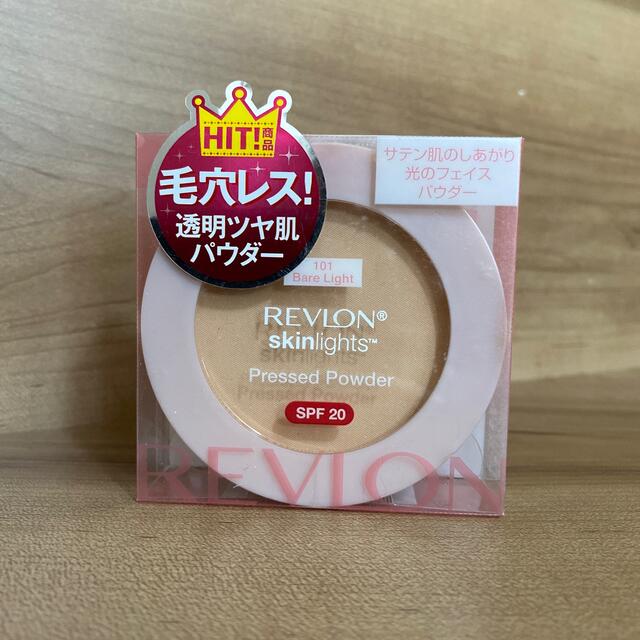 REVLON(レブロン)のレブロン スキンライト プレスト パウダー 101 ベアライト(10g) コスメ/美容のベースメイク/化粧品(フェイスパウダー)の商品写真