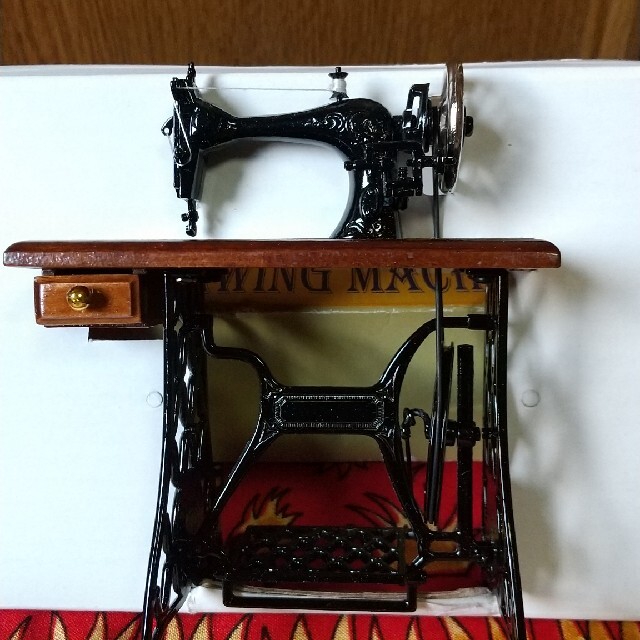 MINI SEWING MACHINE エンタメ/ホビーのおもちゃ/ぬいぐるみ(その他)の商品写真