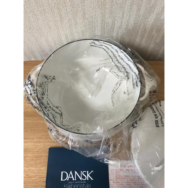 新品未使用 ダンクス 両手鍋 18cm ホワイト 新品未使用 ダンクス 両手鍋 18cm ホワイト