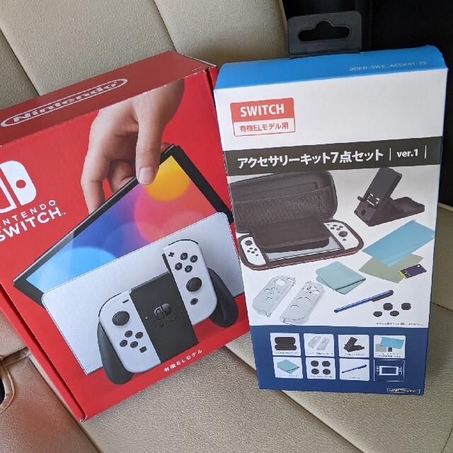 Nintendo Switch 有機ELモデル 　アクセサリーキット付エンタメホビー