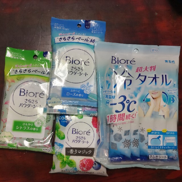 Biore(ビオレ)のビオレさらさらパウダーシート ローズ 携帯用(10枚入)シトラス　ミント　ベリー コスメ/美容のボディケア(制汗/デオドラント剤)の商品写真