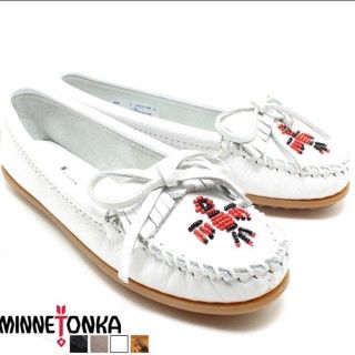 ミネトンカ(Minnetonka)のモカシン THUNDERBIRD2 WHITE 604 Minnetonka(スリッポン/モカシン)