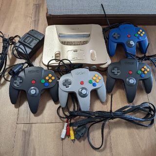 ニンテンドウ64(NINTENDO 64)の64本体セット(家庭用ゲーム機本体)