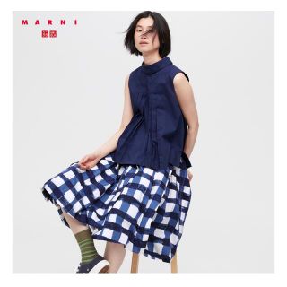 ユニクロ(UNIQLO)のユニクロ　マルニ　タックブラウス　ネイビー　Sサイズ(シャツ/ブラウス(半袖/袖なし))