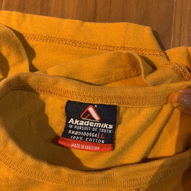AKADEMIKS(アカデミクス)のアカデミクス★オレンジＴシャツ メンズのトップス(Tシャツ/カットソー(半袖/袖なし))の商品写真