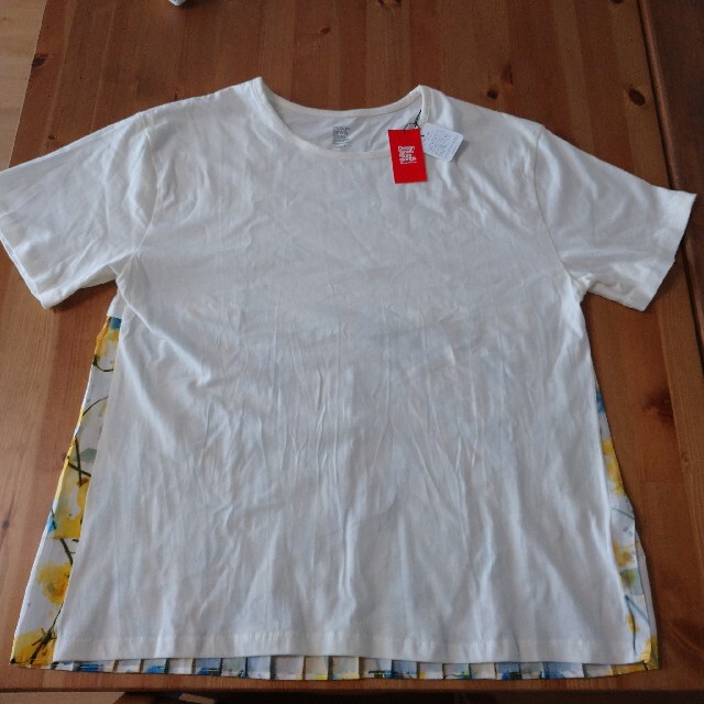Design Tshirts Store graniph(グラニフ)のgraniph バックプリーツTシャツ レディースのトップス(Tシャツ(半袖/袖なし))の商品写真