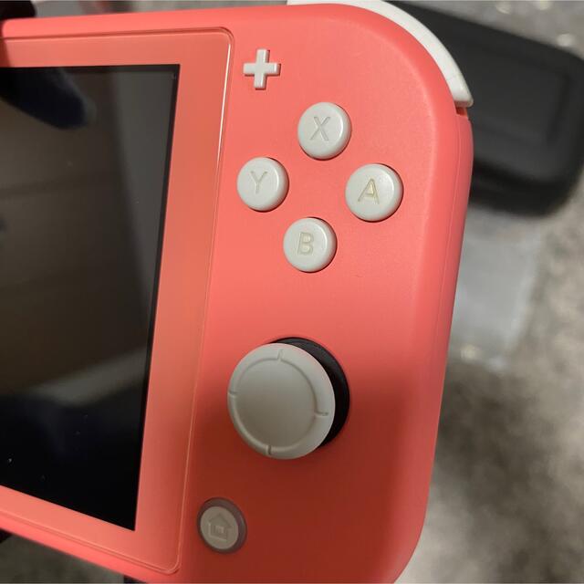 Nintendo Switch(ニンテンドースイッチ)のニンテンドースイッチライト（コーラル）、あつまれどうぶつの森 他 エンタメ/ホビーのゲームソフト/ゲーム機本体(家庭用ゲーム機本体)の商品写真