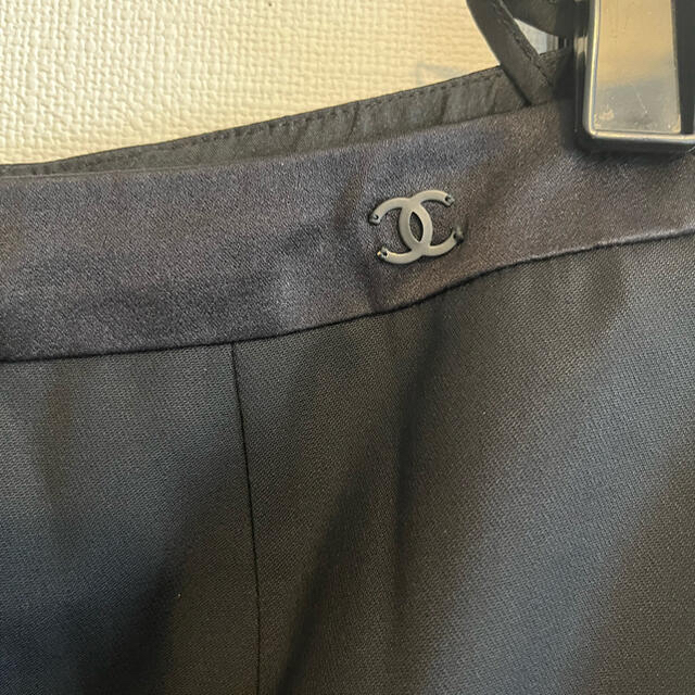 CHANEL(シャネル)のCHANEL フリル　スカート　ブラック レディースのスカート(ひざ丈スカート)の商品写真