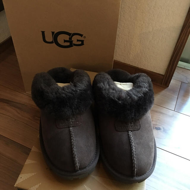 新品 UGG コケット ムートン サンダル サボ ciaociaoibiza.com