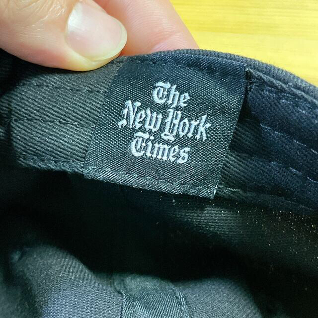 1LDK SELECT(ワンエルディーケーセレクト)のニューヨークタイムズキャップ  THE NEW YORK TIMES CAP メンズの帽子(キャップ)の商品写真