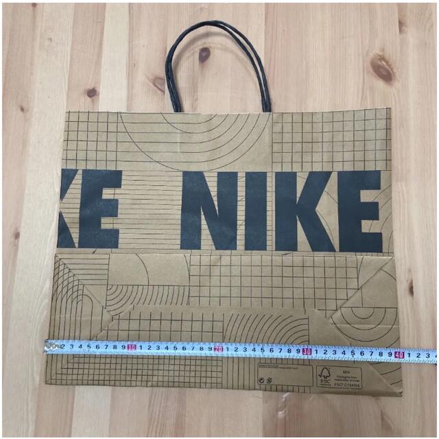 NIKE(ナイキ)のナイキ　紙袋　ショッパー　中サイズ　梱包資材 レディースのバッグ(ショップ袋)の商品写真