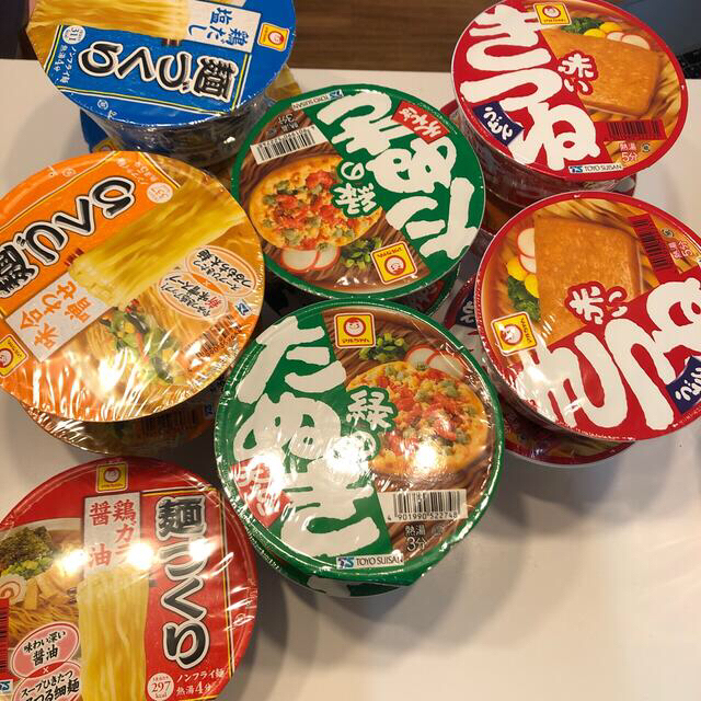 カップラーメン等（計20点以上）　レトルト食料詰め合わせ 食品/飲料/酒の加工食品(インスタント食品)の商品写真