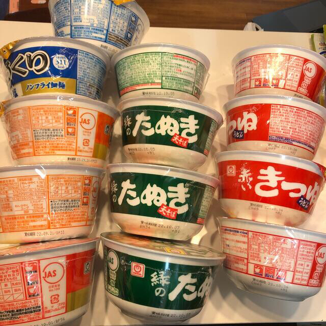 カップラーメン等（計20点以上）　レトルト食料詰め合わせ 食品/飲料/酒の加工食品(インスタント食品)の商品写真