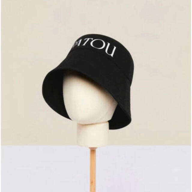 【PATOU】即日発送‼️ロゴ バケットハット 黒 完売続出 レディースの帽子(ハット)の商品写真