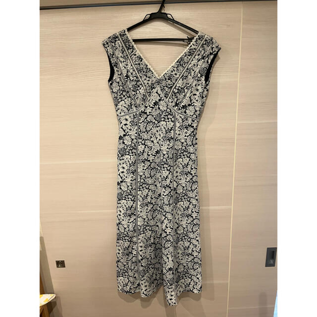 Her lip to(ハーリップトゥ)のHerlipto Lace Trimmed Floral Dress S レディースのワンピース(ロングワンピース/マキシワンピース)の商品写真