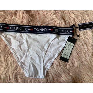 トミーヒルフィガー(TOMMY HILFIGER)のトミーフィルガー　パンツ、ショーツ　白(ショーツ)