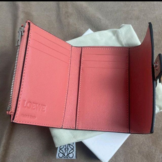 定番のお歳暮 LOEWE ロエベ 8 cc ウォレット 三つ折り財布