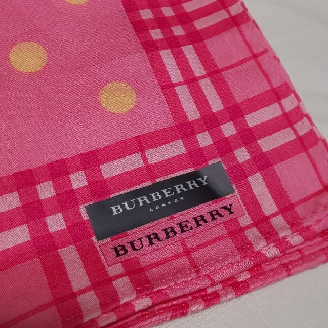 BURBERRY(バーバリー)の【※訳あり】 未使用  バーバリー ハンカチ ピンク ドット レディースのファッション小物(ハンカチ)の商品写真