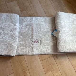 ローラアシュレイ(LAURA ASHLEY)の値下げ　ローラアシュレイ  キッチンマット  240センチ　新品タグ付き(キッチンマット)