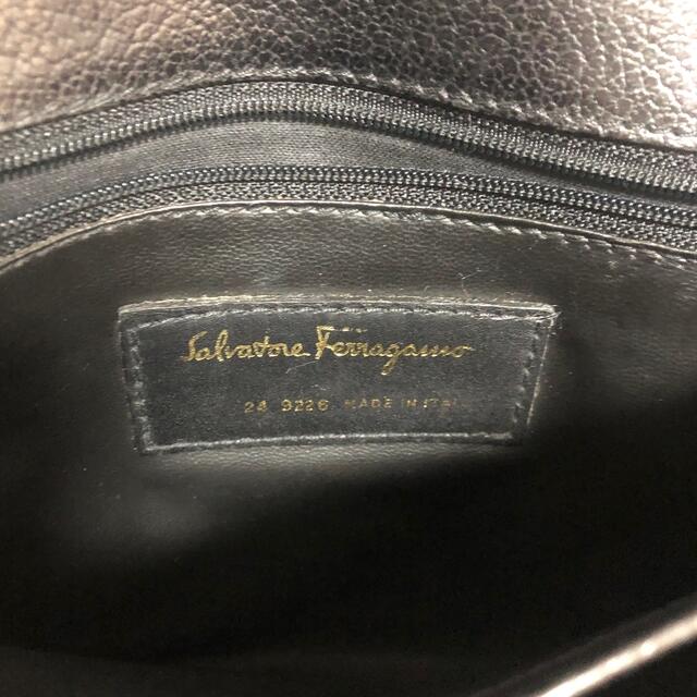 Ferragamo(フェラガモ)のフェラガモ  メンズ　セカンドバッグ　レザー  ブラック メンズのバッグ(セカンドバッグ/クラッチバッグ)の商品写真