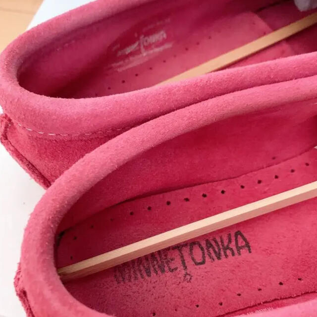 Minnetonka(ミネトンカ)のMINNETONKA モカシン ピンク レディースの靴/シューズ(スリッポン/モカシン)の商品写真