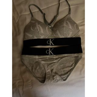 カルバンクライン(Calvin Klein)のカルバンクライン下着(ブラ&ショーツセット)