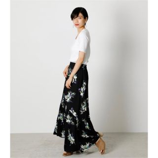 新品未使用タグ付き Emilia Wickstead 花柄タイトスカート UK6 訳あり