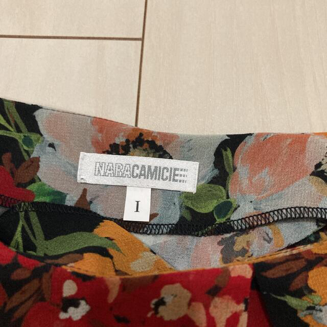 NARACAMICIE(ナラカミーチェ)のフラワーガーデンプリントプルオーバー七分袖ブラウス　美品　半額以下 レディースのトップス(Tシャツ(長袖/七分))の商品写真