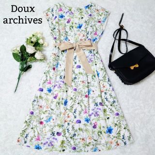 ドゥアルシーヴ(Doux archives)の美品✨ドゥアルシーヴ 花柄 ノースリーブワンピース リボン ホワイト M(ひざ丈ワンピース)