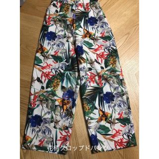 アメリヴィンテージ(Ameri VINTAGE)のAMERI(アメリ)花柄クロップドパンツ(クロップドパンツ)