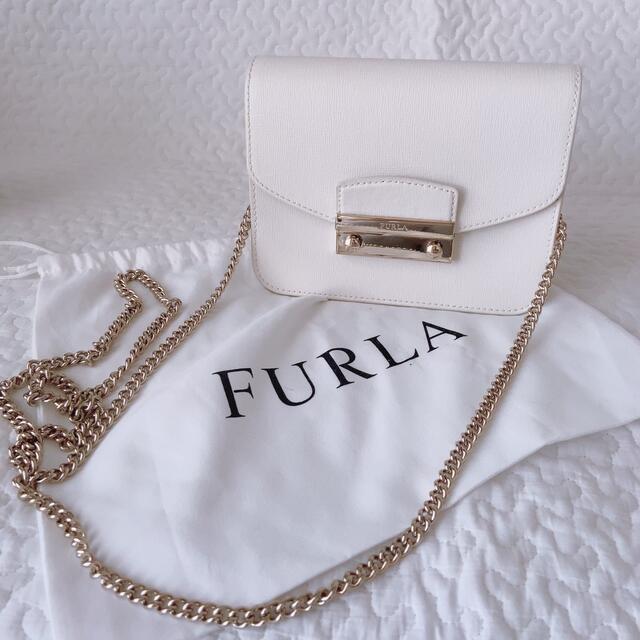 Furla(フルラ)の正規品！　ほぼ未使用　FURLA フルラ メトロポリス　白　ホワイト　無地 レディースのバッグ(ショルダーバッグ)の商品写真