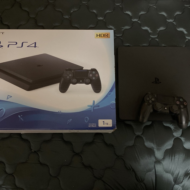 PlayStation4 箱付き1TB  届いてすぐ遊べます。