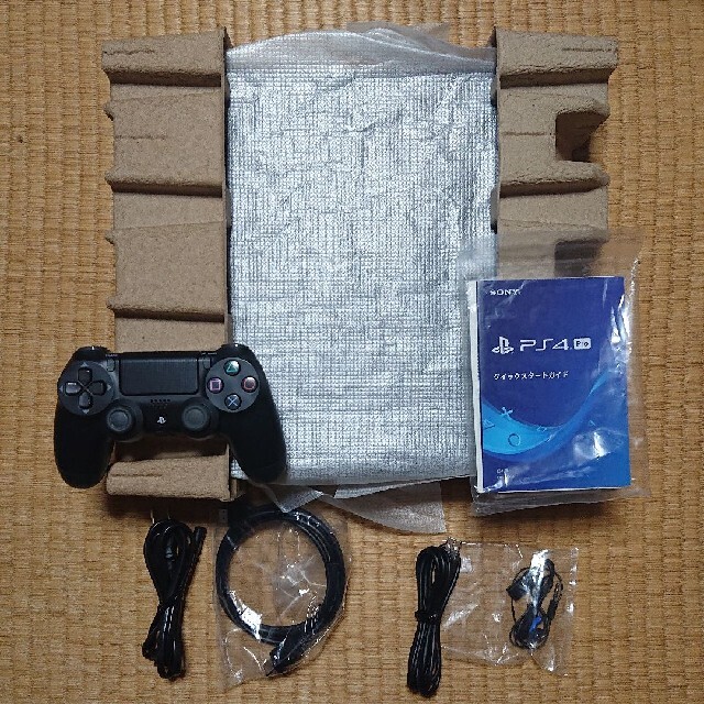 PlayStation4 - PS4 Pro CUH-7200BB01 1TB ジェット・ブラック 内容品