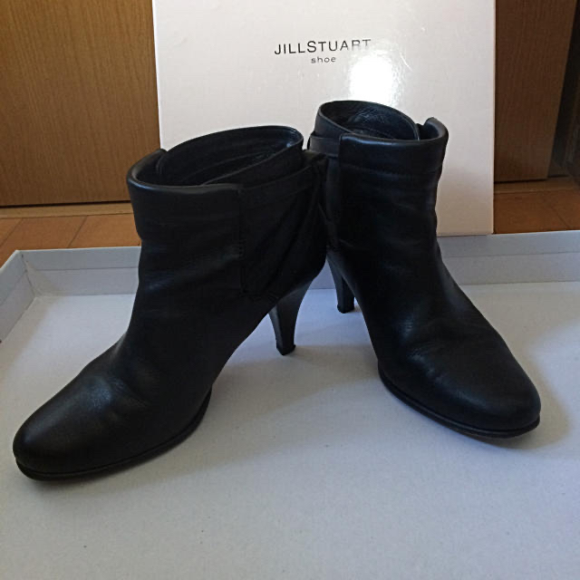 JILLSTUART(ジルスチュアート)のジルスチュアート 本革ショートブーツ 24 黒 レディースの靴/シューズ(ブーツ)の商品写真